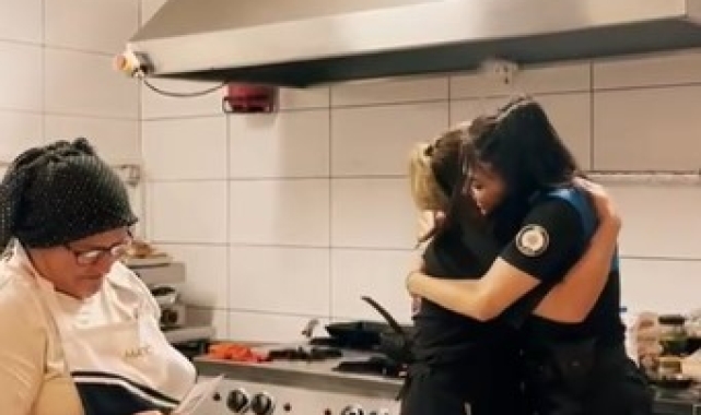 Polisin kadınlara bıraktığı 'notlar' hem duygulandırdı hem gözlerini parıldattı