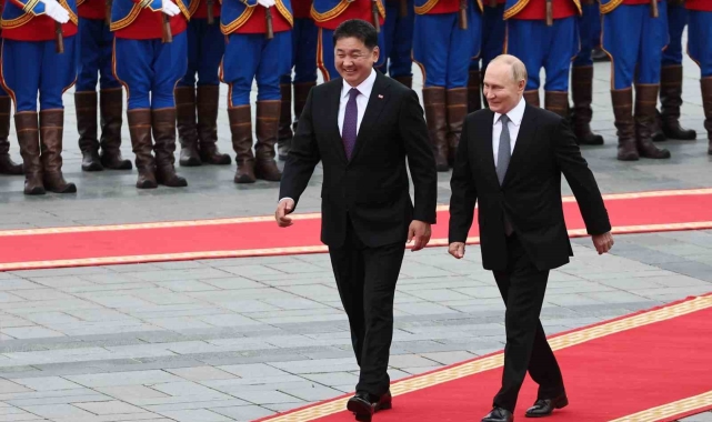 Putin, Moğolistan'da resmi törenle karşılandı