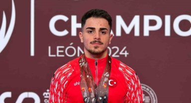 Rektör Uzun'dan milli halterciye kutlama