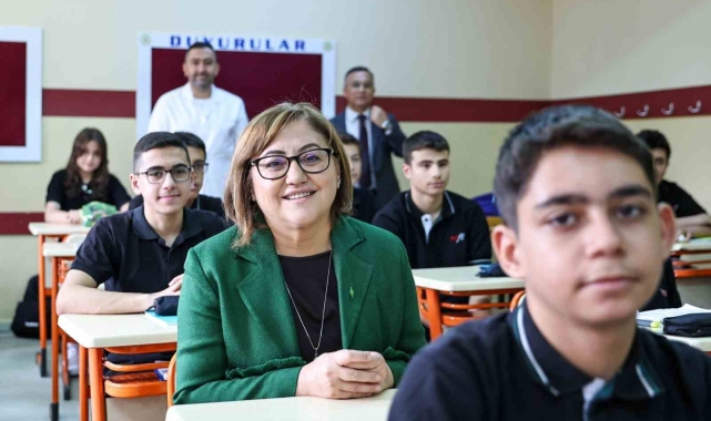Şahin'den okulun ilk günü öğretmen ve öğrencilere indirim müjdesi