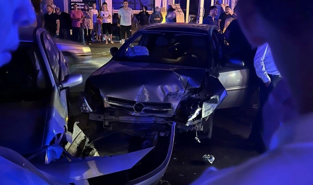 Sakarya'da iki otomobil çarpıştı: 4 yaralı