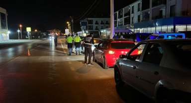 Sakarya'da polisten şok uygulama: 2 şahıs yakalandı, ruhsatsız 5 tabanca ele geçirildi