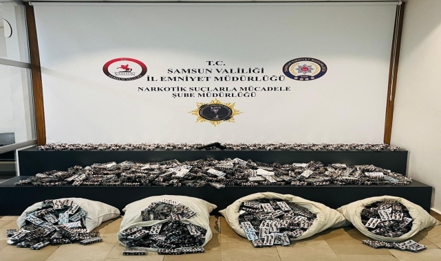 Samsun'da 92 bin 400 sentetik ecza hapı ele geçirildi