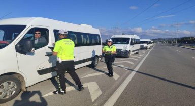 Samsun'da polis okul servislerine yönelik denetim yaptı