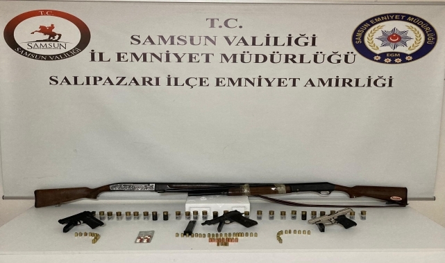Samsun'da silah ve uyuşturucu ele geçirildi