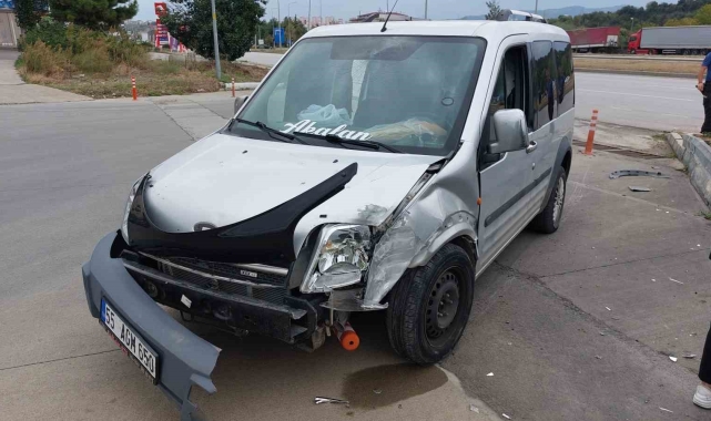 Samsun'da hafif ticari araçla otomobil çarpıştı: 1 yaralı
