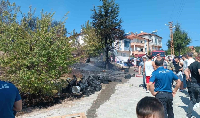 Samsun'da plastik kasa yangını