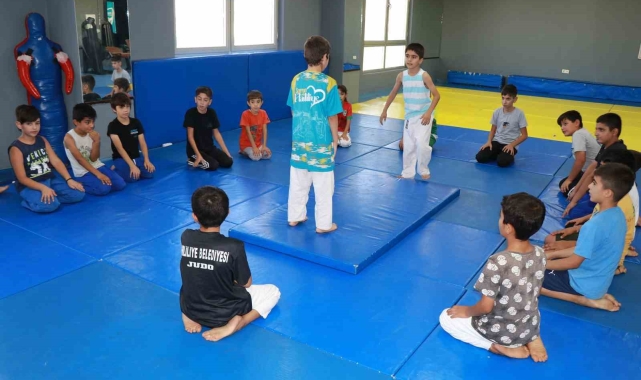 Şanlıurfa'da minikler judo kursu ile gelişimlerine katkı sağlıyor