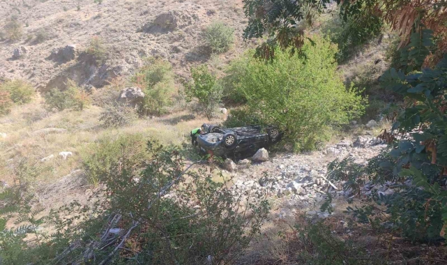 Şarampole yuvarlanan araçta 4 kişi yaralandı