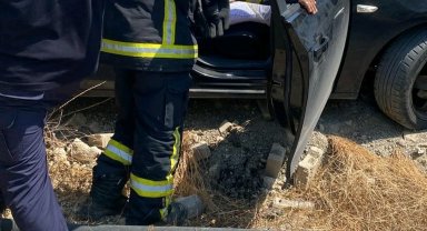 Şarampole yuvarlanan otomobilin sürücüsü yaralandı