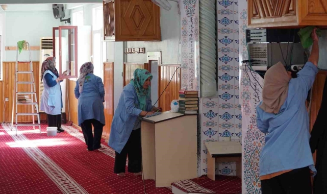 Şehitkamil'deki camilerde temizlik çalışması