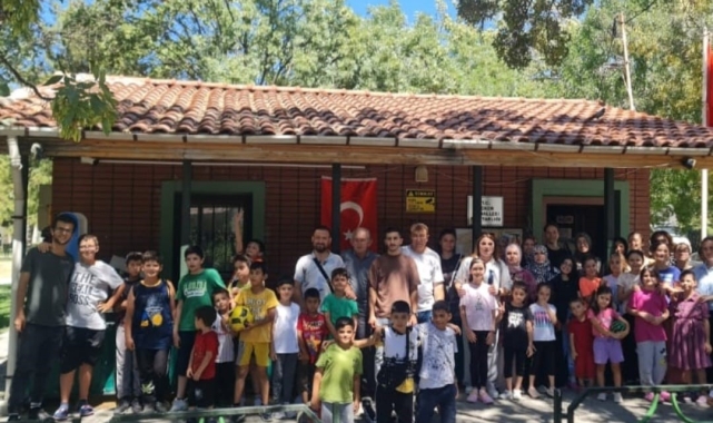 Şeker Mahallesi'nin şeker çocukları Kur'an kursunu başarı ile bitirdi