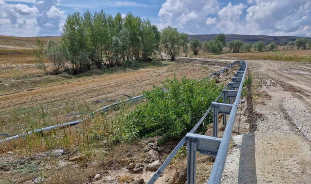 Sel suları, Alaca'da bariyerleri söktü