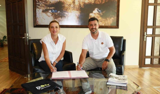 Selçuk Belediyesi, çocukları tenis ile tanıştıracak protokol imzaladı