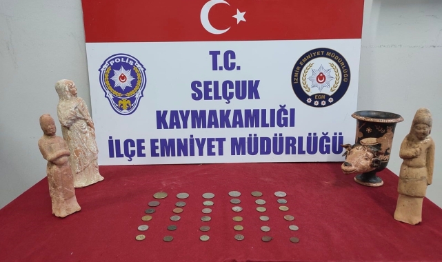 Selçuk'ta tarihi eser operasyonu: 4 heykel ve 36 sikke ele geçirildi