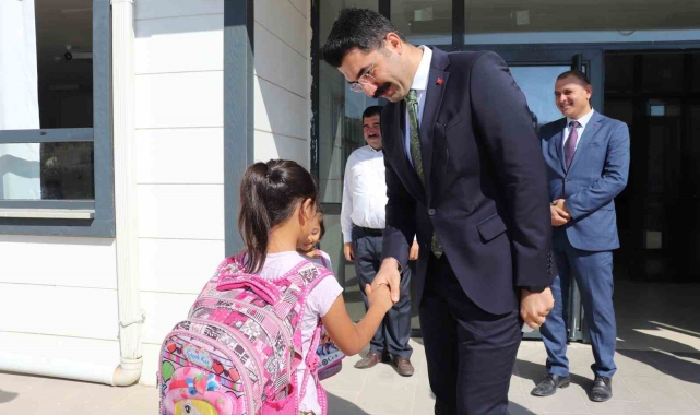 Selendi'de 2 bin 660 öğrenci ders başı yaptı