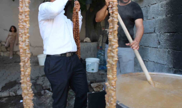 Siirt'te harire ve sucuklu ceviz yapımına başlandı