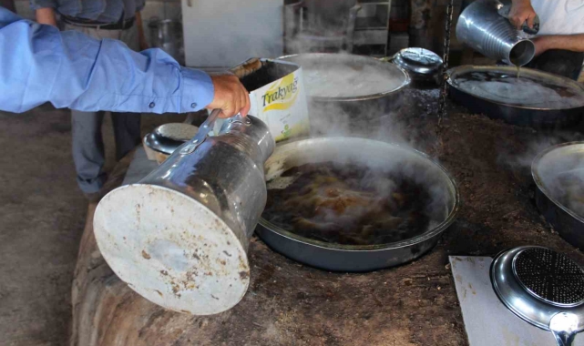 Siirt'te iskambo pekmezinin yapımına başlandı