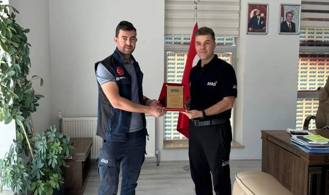 Şırnak'ta tayini çıkan AFAD personeline plaket verildi
