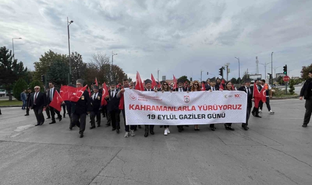 Sivas'ta gazilerin gururlu yürüyüşü