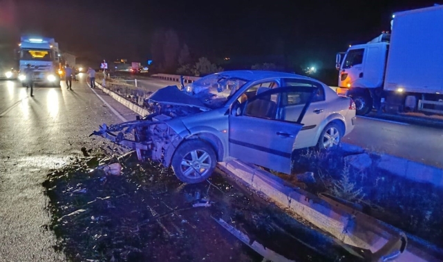 Sivas'ta otomobiller kafa kafaya çarpıştı: 1 ölü 2 yaralı