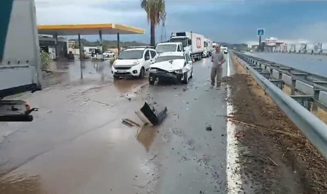Söke'de sağanak yağış kazaya neden oldu: 3 yaralı