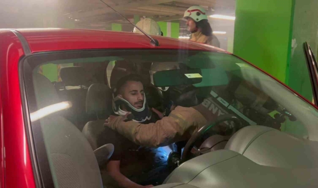 Sultanbeyli'de alışveriş merkezinde yangın tatbikatı filmleri aratmadı