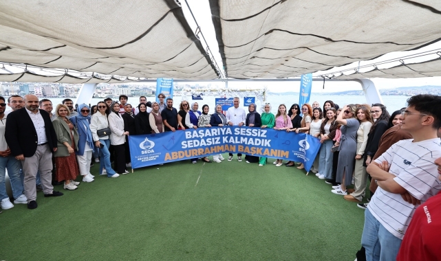 Sultangazi Belediyesi'nden üniversiteyi kazanan öğrenciler için Boğaz turu