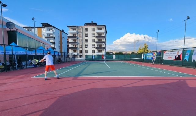 Suluova'da tenis turnuvası düzenlendi