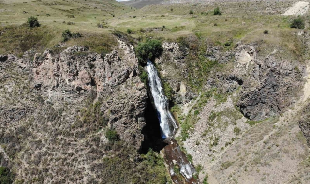 Susuz şelalesi, tam anlamıyla turizme kazandırılmayı bekliyor