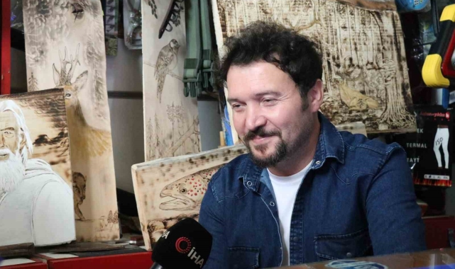 Tahta parçalarına fısıldayan adam: Bulduğu tüm tahta parçalarına doğanın sanatını işliyor