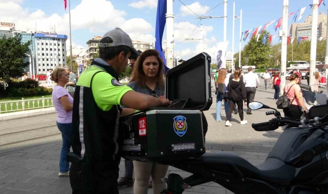 Taksim'de yaya yolunu işgal eden motosiklet sürücülerine ceza yağdı
