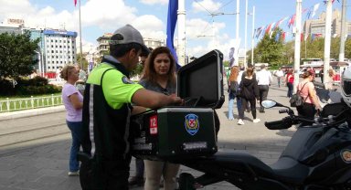 Taksim'de yaya yolunu işgal eden motosiklet sürücülerine ceza yağdı