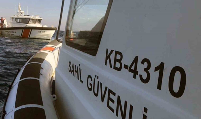 Tekneleri alabora olan ve deniz yüzeyinde bulunan 15 düzensiz göçmen kurtarıldı