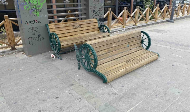 Tepebaşı'ndaki bank vandalların hedefi oldu