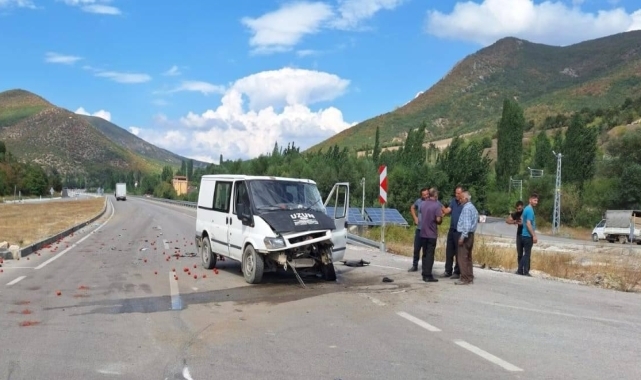 Tokat'ta iki kamyonetin çarpıştığı kazada 4 kişi yaralandı