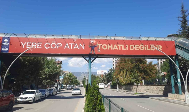 Tokat'ta esprili pankartlarla çevre bilinci aşılanıyor