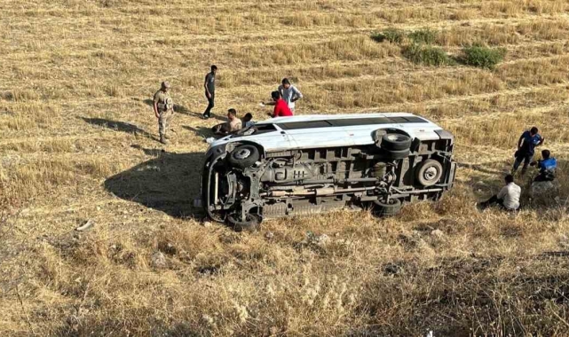 TPAO servis aracı ile taksi çarpıştı: 3'ü ağır 6 yaralı