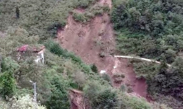 Trabzon'daki şiddetli yağışlar sonrasında Arsin ilçesi Güneyce mahallesinde heyelan tehdidi