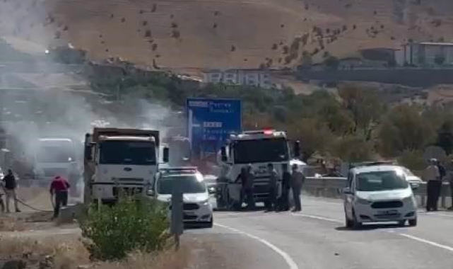 Tunceli'de seyir halindeki kamyon alev aldı