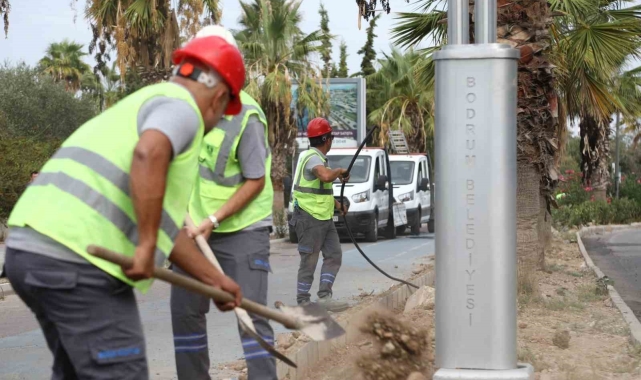 Turgutreis kıyı şeridinde aydınlatma çalışmaları sürüyor