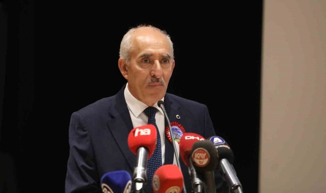 Turkovac'ı geliştiren profesöre 'eğitimin ahisi' kaftanı giydirildi