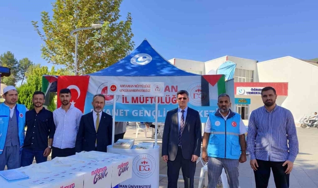 Üniversite kampüsünde diyanet gençlikten tanıtım standı