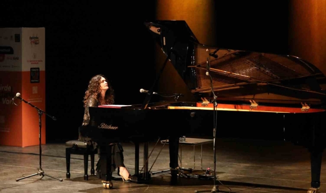 Ünlü Piyanist Anjelika Akbar GAÜN'de sahne aldı