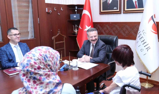 Vali Aksoy Halk Günü Toplantısı'nda vatandaşları dinledi