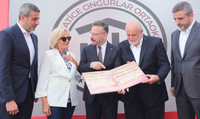 Vali Aksoy, yapımı tamamlanan Hacı Hatice Ongurlar Ortaokulu'nun açılış programına katıldı