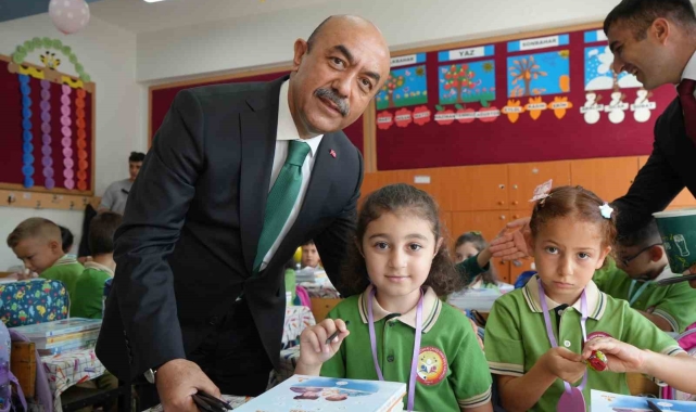 Vali Aydoğdu'dan eğitim yolculuğunun ilk adımında anlamlı hediye