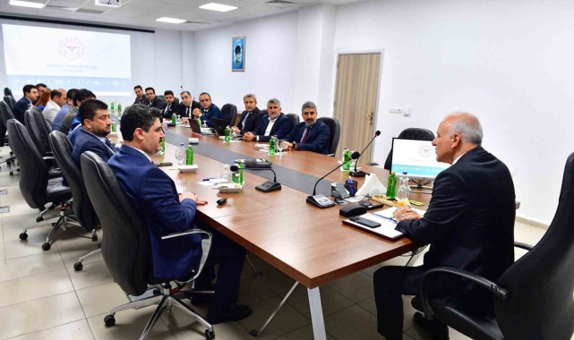 Vali Zorluoğlu, sağlık çalışanlarıyla bir araya geldi