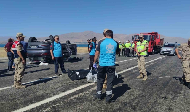 Van'da feci kaza: 2 ölü, 4 yaralı