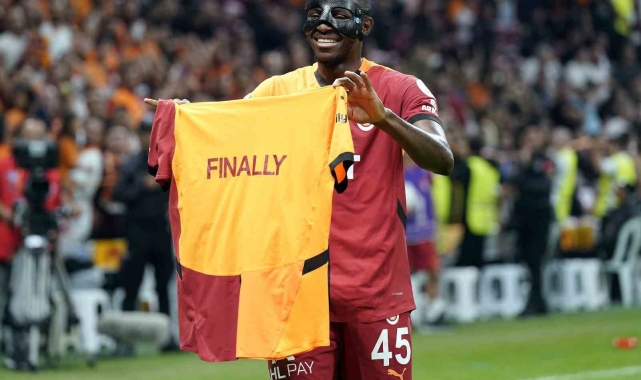 Victor Osimhen ilk gollerini attı